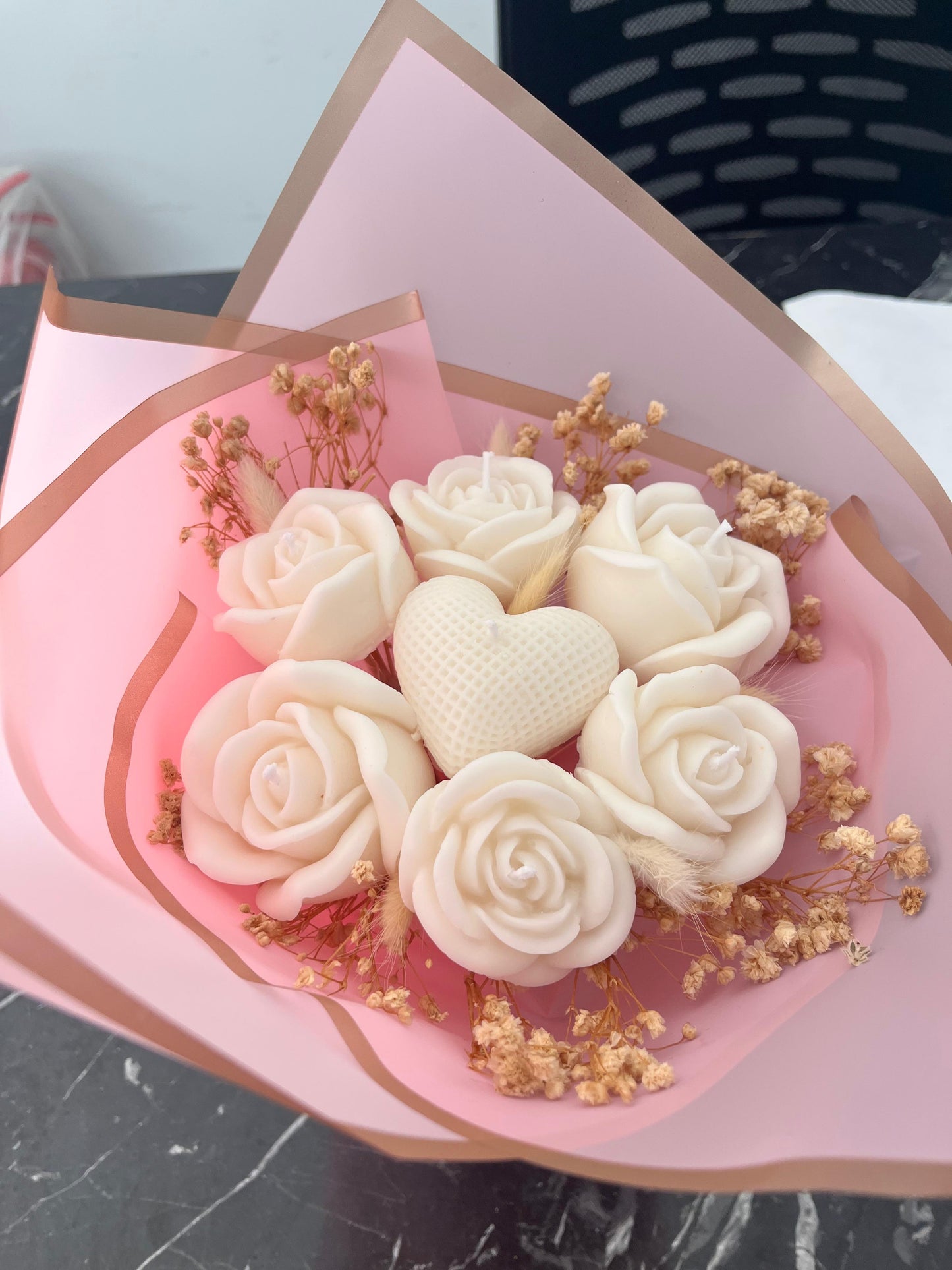 Solmaz Gül Buketi Çiçek Buketi Gül Çiçek Demeti Sevgili Özel Nişan İsteme Hediye Kokulu El Yapımı dekoratif Mum