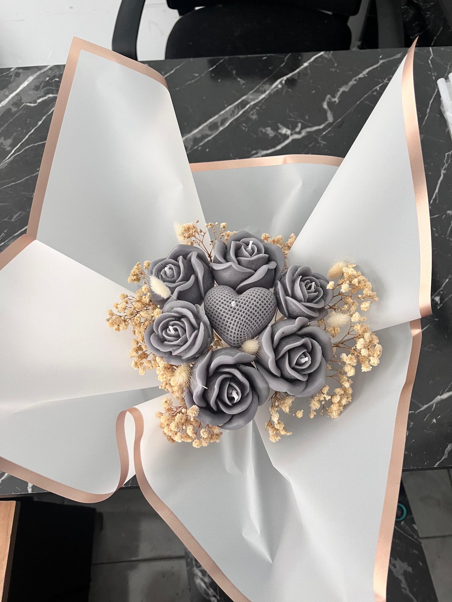 Solmaz Gül Buketi Çiçek Buketi Gül Çiçek Demeti Sevgili Özel Nişan İsteme Hediye Kokulu El Yapımı dekoratif  Mum