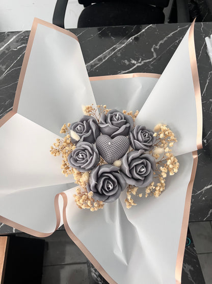 Solmaz Gül Buketi Çiçek Buketi Gül Çiçek Demeti Sevgili Özel Nişan İsteme Hediye Kokulu El Yapımı dekoratif  Mum