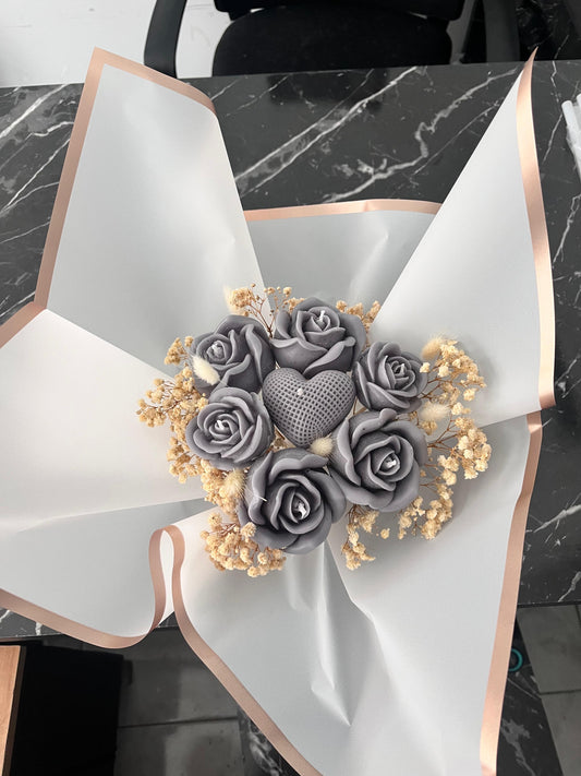 Solmaz Gül Buketi Çiçek Buketi Gül Çiçek Demeti Sevgili Özel Nişan İsteme Hediye Kokulu El Yapımı dekoratif  Mum