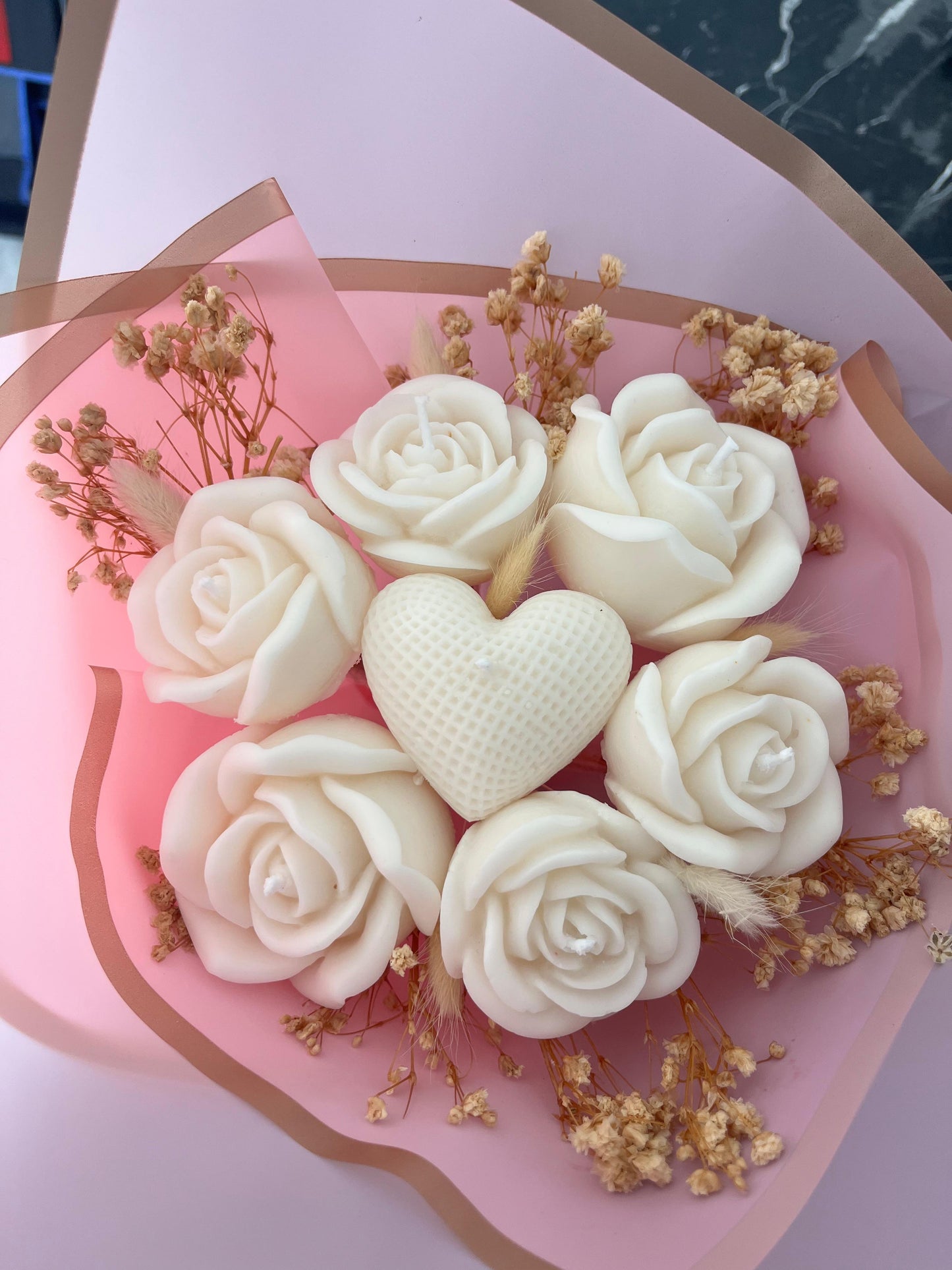 Solmaz Gül Buketi Çiçek Buketi Gül Çiçek Demeti Sevgili Özel Nişan İsteme Hediye Kokulu El Yapımı dekoratif  Mum